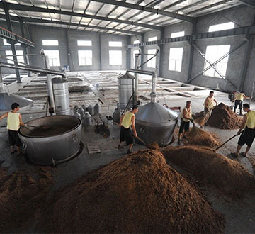 青島酒廠釀酒車間一角